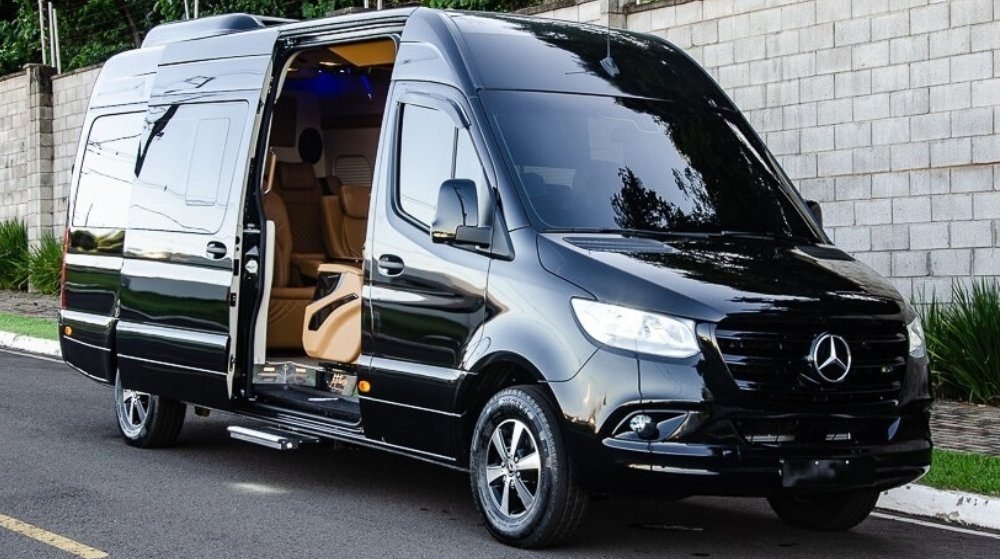 Mercedes-Benz Sprinter executive van with luxury interior for executive transportation in Florianópolis