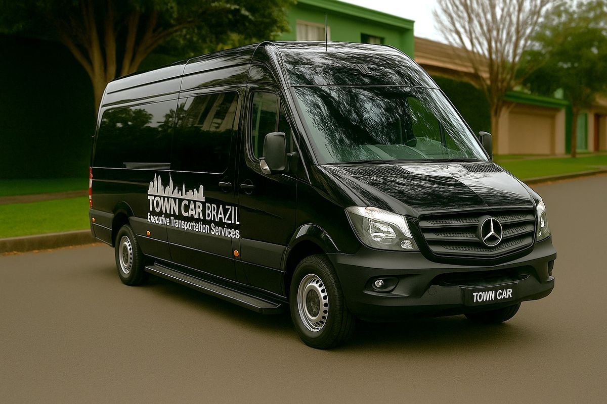 Town Car Brazil executive van for trips departing from Florianópolis